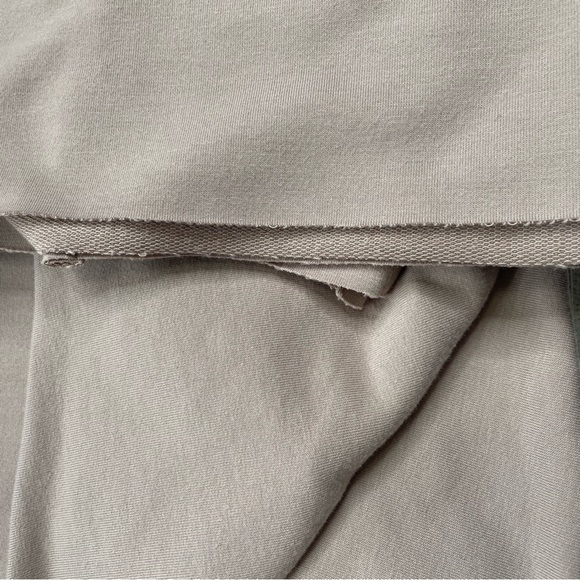 SPANX Women's Relaxed Sweatshirt in Soft Taupe ~ Sz Medium ~ Casual - Picture 10 of 11